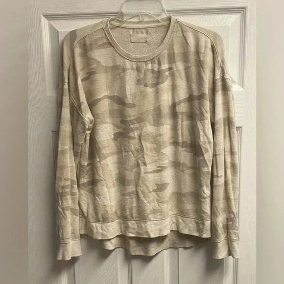 Altar’d State Camo Crewneck Sweatshirt Sweater Size Extra Small - Picture 2 of 6